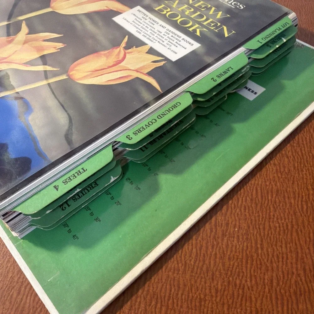 Better Homes and Gardens - New Garden Book 1968 - Vintage guide to Gardening!